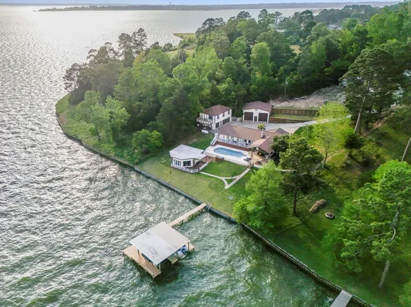 635 Burris Dr, Livingston, TX 77351