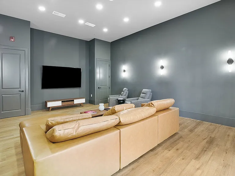 8-Station280-Amenity
