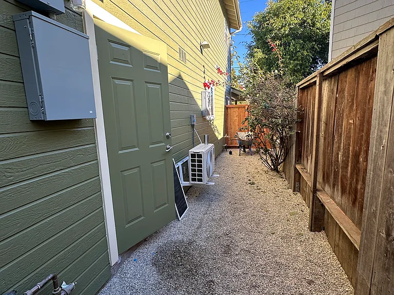 305 Ladera St #E — Photo 9
