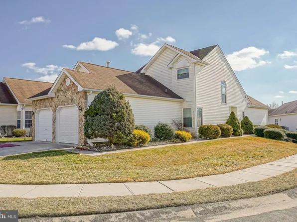 9 Crystal Dr, Edgewater Park, NJ 08010