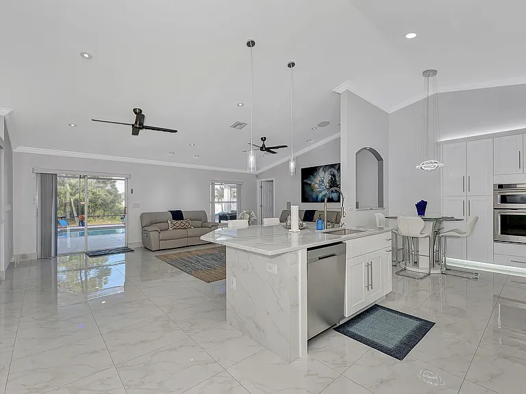 1011 NW 19th St — Photo 22