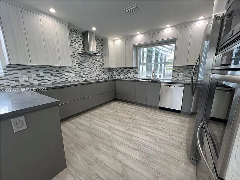 1405 N 46th Ave — Photo 32
