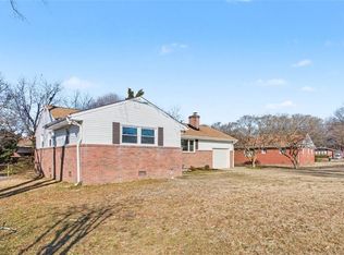 6 Barron Dr, Newport News, VA 23608