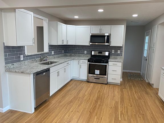 4th image of 11840 Gross Dr