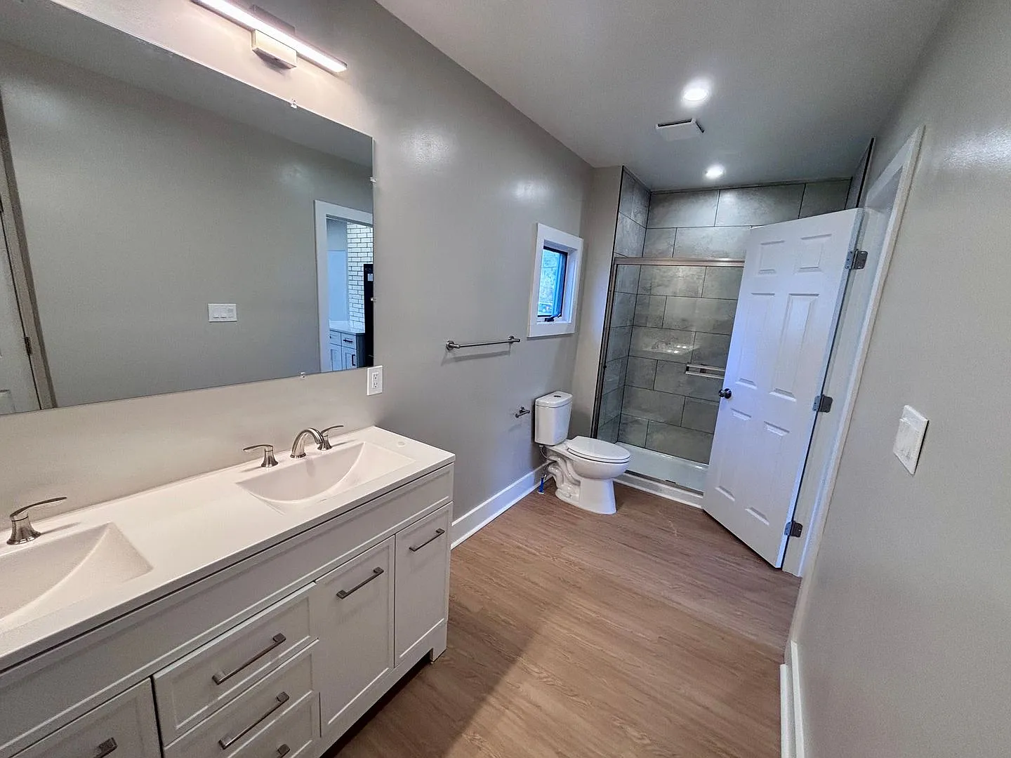 6 bed, 1920 sqft, $4,900 — Photo 3
