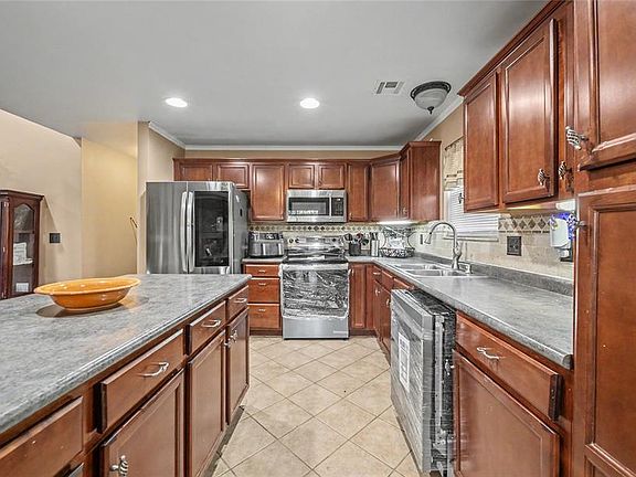 5th image of 10180 Summerfield Dr