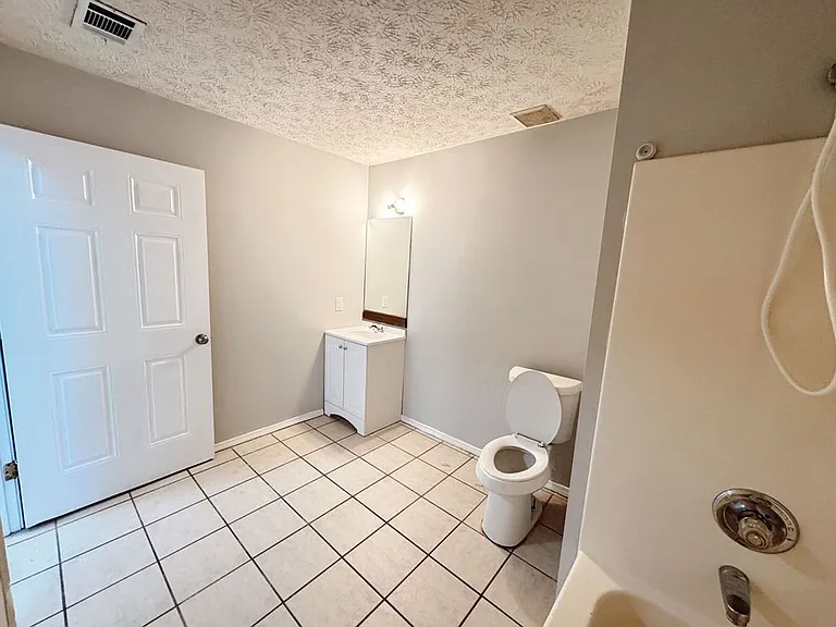 Valley View Apartments — Photo 20