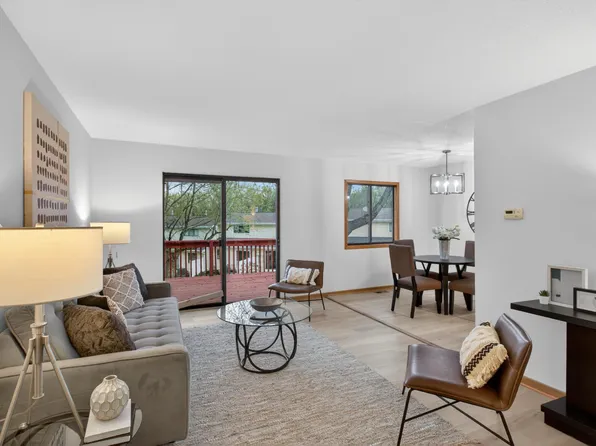 3250 Hill Ridge Dr #82, Saint Paul, MN 55121