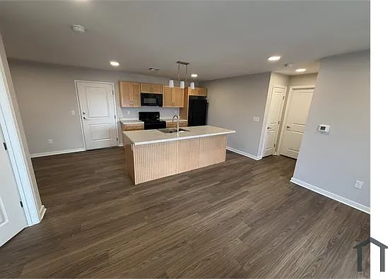 737 W 71st St — Photo 3