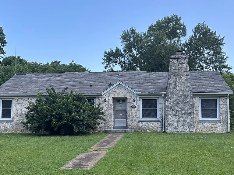 1701 Kenton St — Photo 1