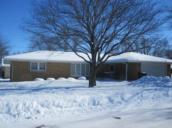 592 N Maple St, Herscher, IL 60941