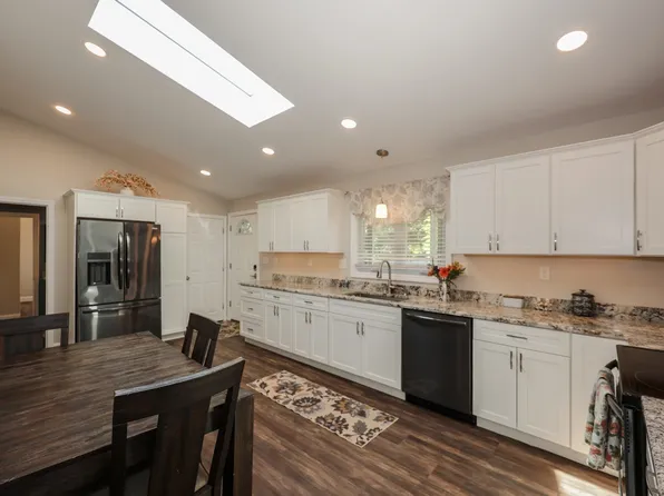 86 Meadowbrook Rd, North Chelmsford, MA 01863