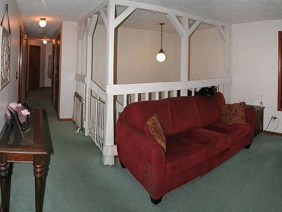 3rd image of 4404 NE 41st St
