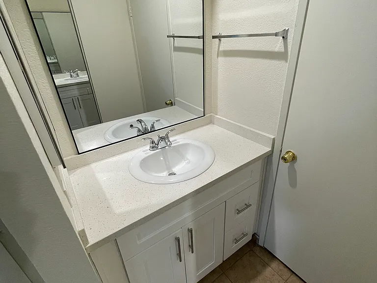 1051 Justin Ave — Photo 18