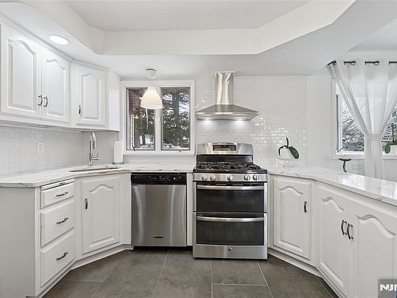 4th image of 16 Homestead Rd