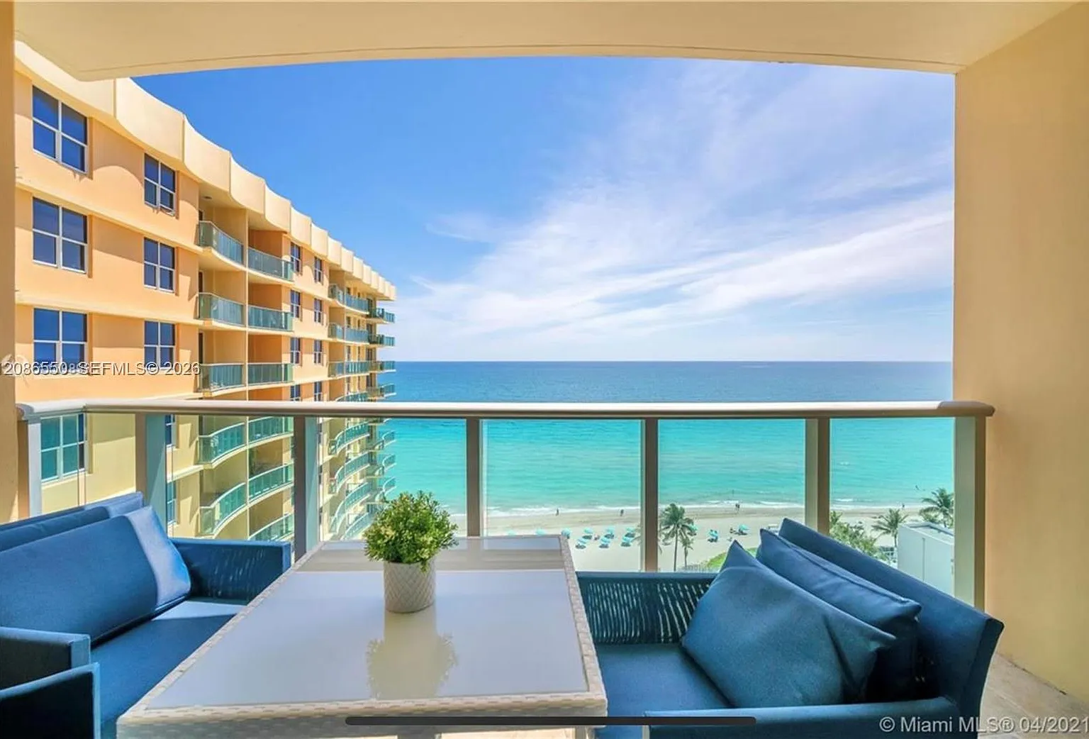 Wave Condo — Photo 2