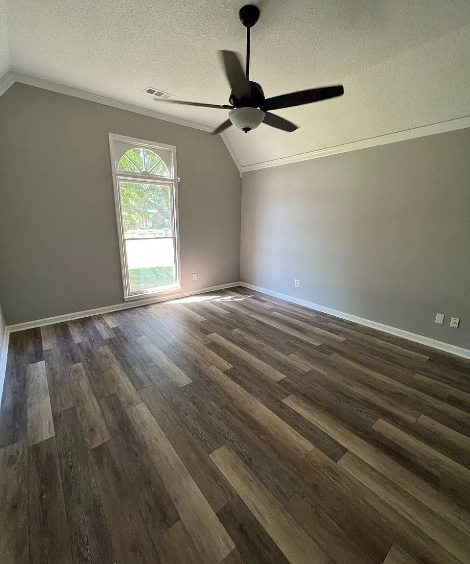 4 bed, 2.5 bath, 2074 sqft, $2,100 — Photo 3