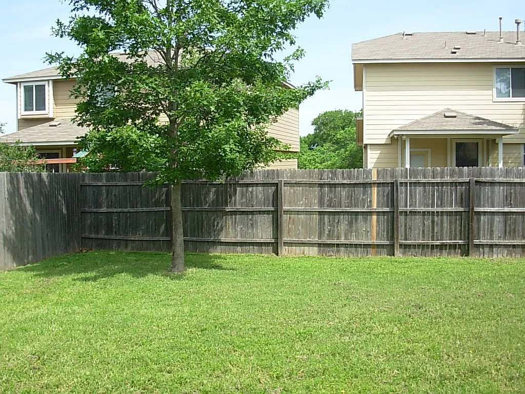 Awesome 3/2.5/2 in Grand Oaks! — Photo 2