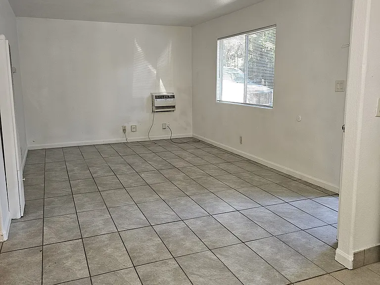412 Kerr Ave #2 — Photo 4