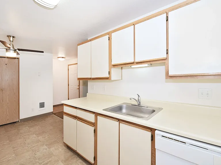 Fawnbrook Apartments — Photo 3