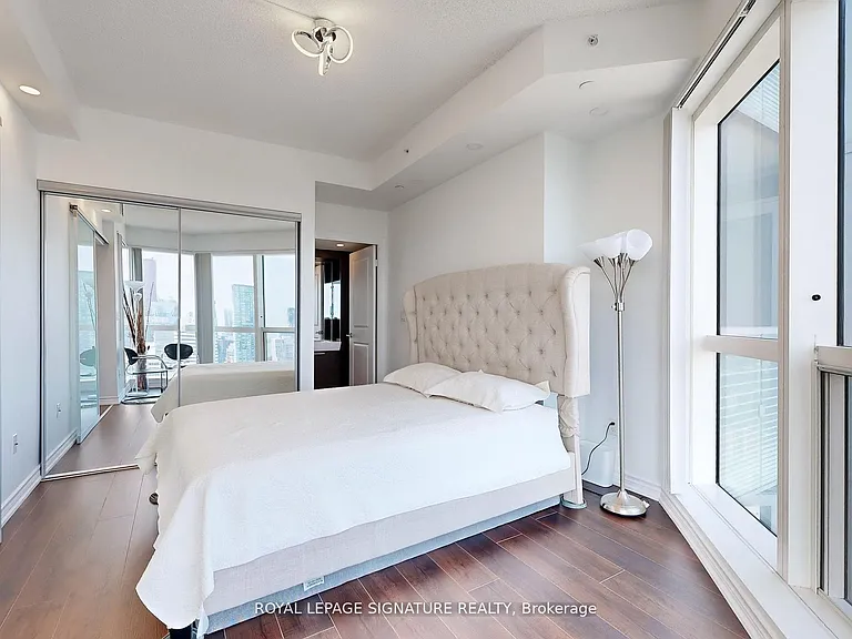 386 Yonge St #4508 — Photo 18