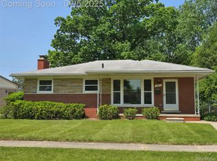 7621 N Wildwood St, Westland, MI 48185
