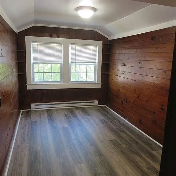 409 Hobart Ave #C — Photo 12
