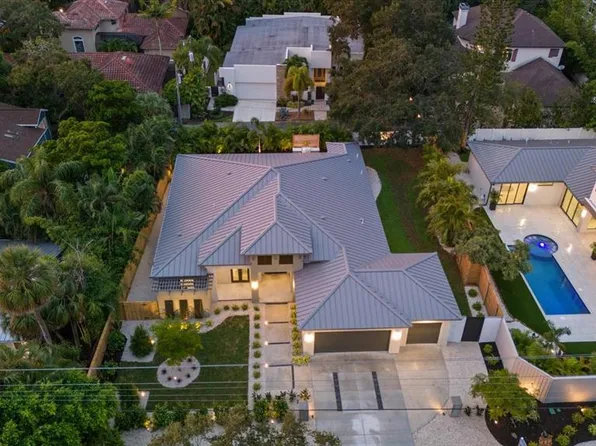 1521 Bay Rd, Sarasota, FL 34239