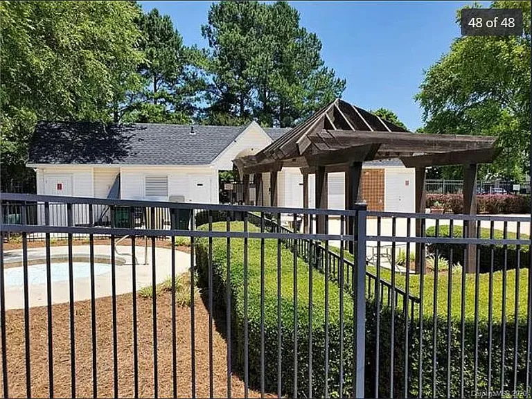 9906 Birch Knoll Ct — Photo 41