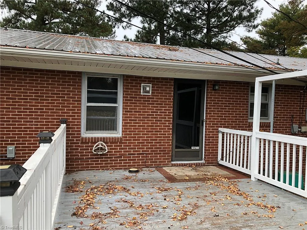 1372 Unity Street - B — Photo 2