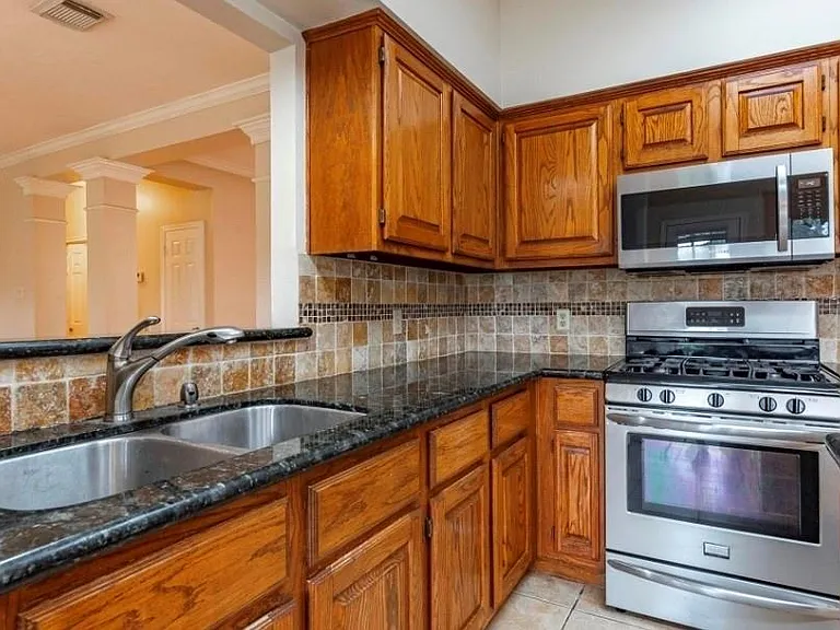 1207 Boulderwoods Dr — Photo 4