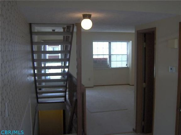 3rd image of 912 Charnwood Ln