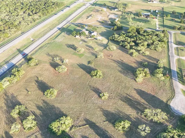 Meadowbrook Cir, Kaufman, TX 75142