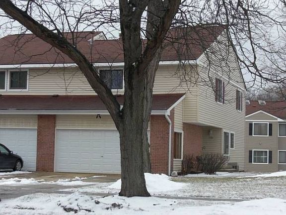 2nd image of 1096 Hidden Lake Dr