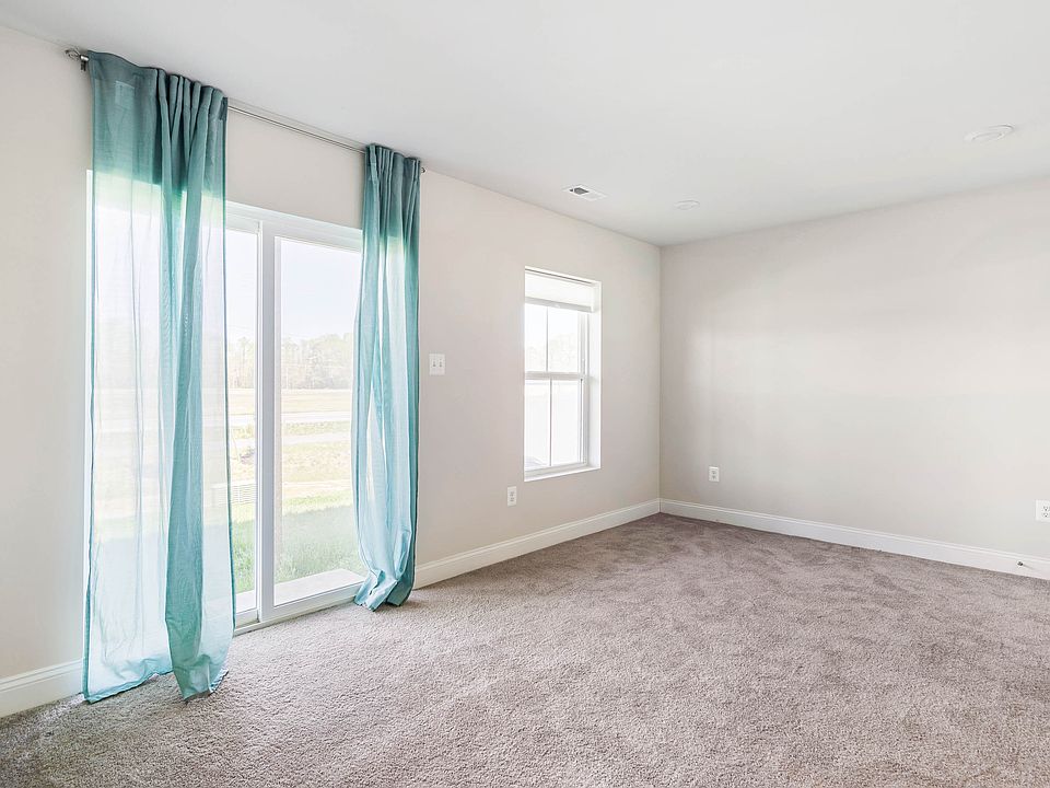 Entry level bedroom/recreation room