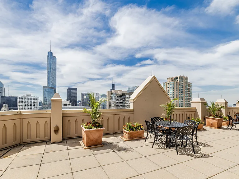 21 E Huron St #1207 — Photo 53