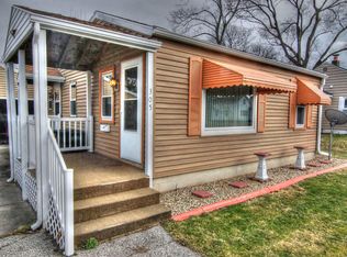 305 Magnolia St, Three Oaks, MI 49128