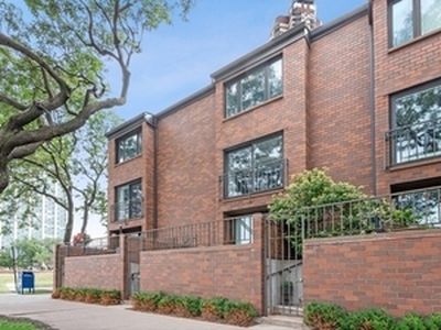 3700 N Lake Shore Dr APT 109, Chicago, IL, 60613
