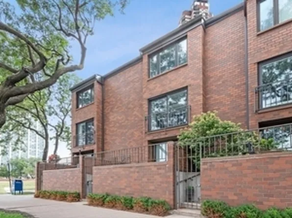 3700 N Lake Shore Dr APT 109, Chicago, IL 60613