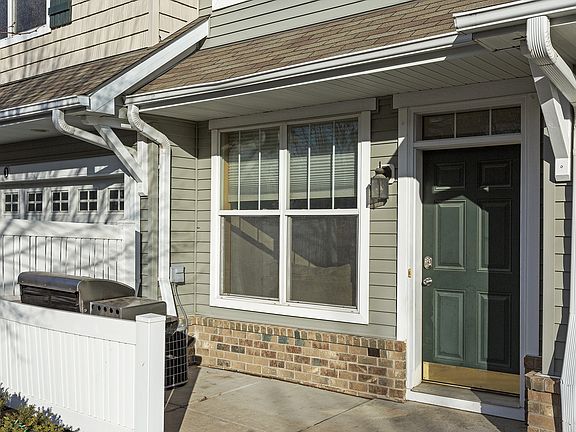 3rd image of 1601 Woodlynn Ave E #2