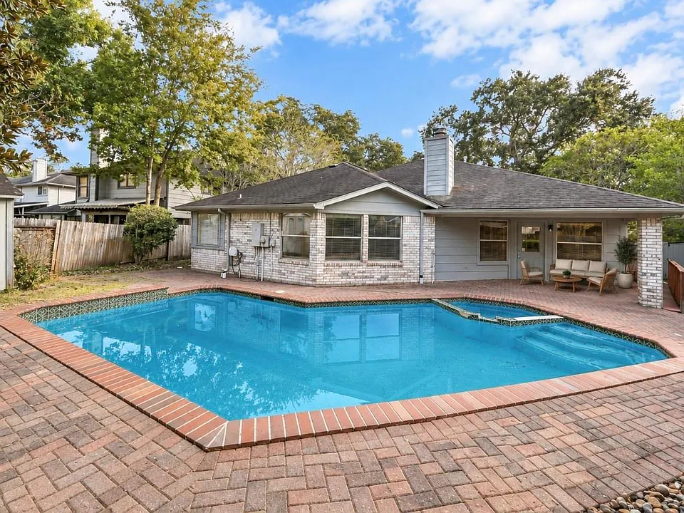 223 W New Meadows Dr