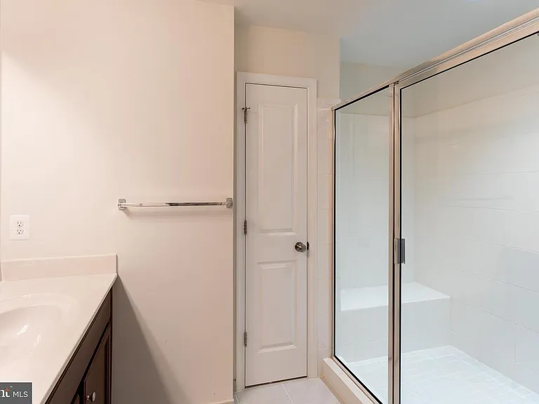 42506 Dogwood Glen Sq — Photo 34