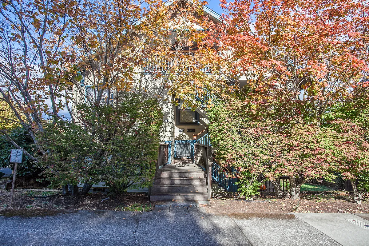 2 bed, 700 sqft, $1,550 — Photo 1