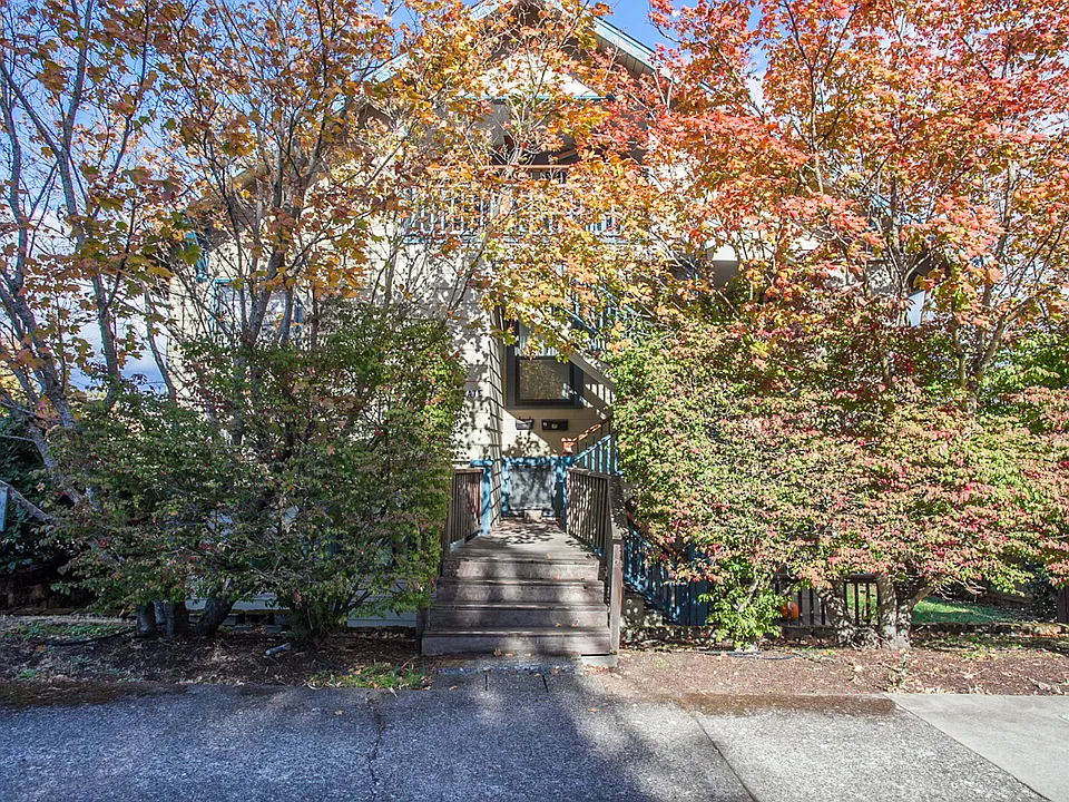805 State St #4