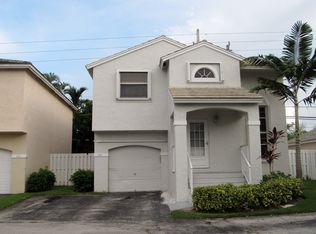 9917 NW 2nd St, Plantation, FL 33324