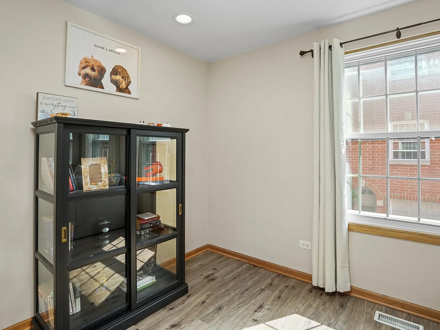 4 bed, 1.5 bath, 1800 sqft, $3,200 — Photo 4