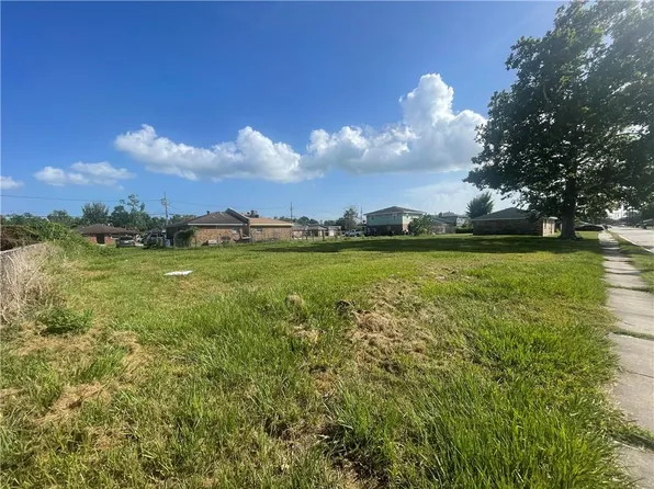 2817 Guerra Dr, Violet, LA 70092