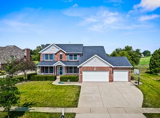 6 Pebblebrook Ct, Bloomington, IL 61705