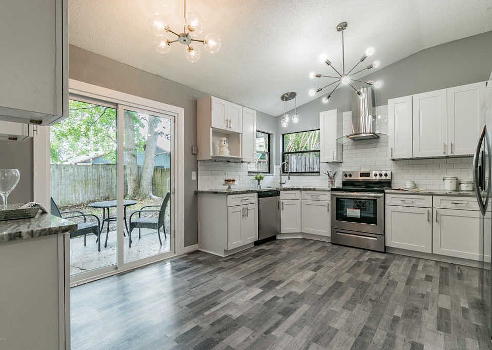 1st image of 8549 Moss Pointe Trl N