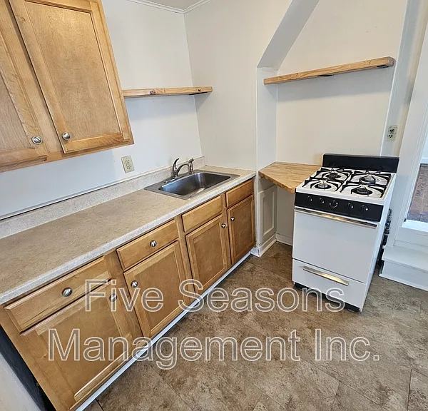 19 Grant St #7 — Photo 5